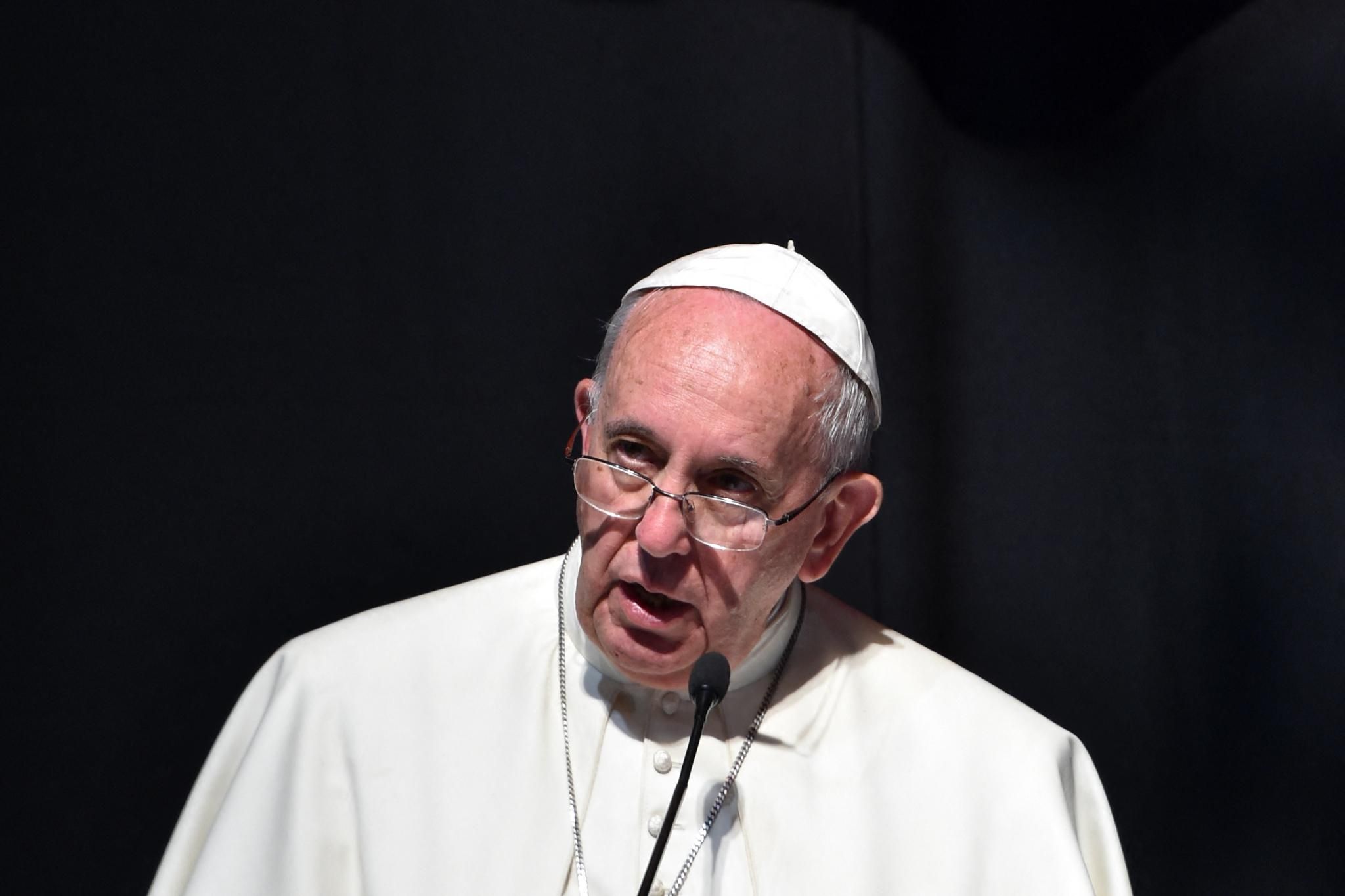 Le décès du pape François marque la fin d’un pontificat marqué par des controverses et une orientation mondialiste accrue au sein de l’Église catholique. Depuis son élection en 2013, le souverain pontife n’a cessé d’introduire des idées issues du monde politique et économique international dans la doctrine religieuse.