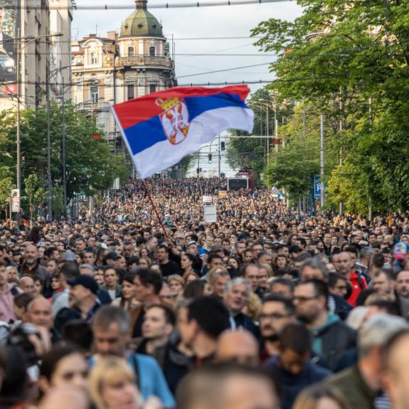 Violentes manifestations en Serbie : le président Vucic réagit avec force